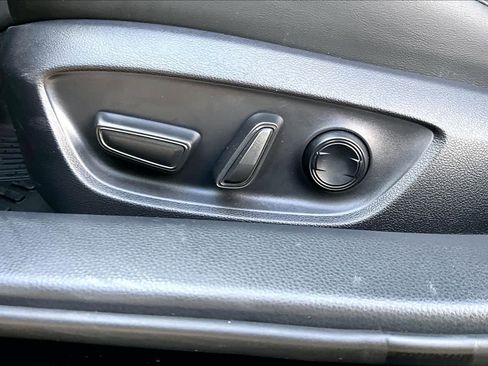 Used 2025 Toyota Prius XLE image 34