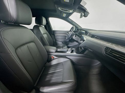 Used 2024 Audi Q8 e-tron Premium Plus w/ Premium Plus Package image 33