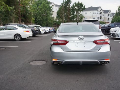 Used 2018 Toyota Camry XSE FWD image 5