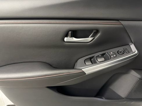 Certified 2025 Nissan Sentra SR FWD image 22