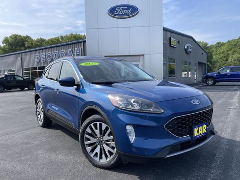 Certified 2022 Ford Escape Titanium w/ Class II Trailer Tow Package AWD/4WD image 3