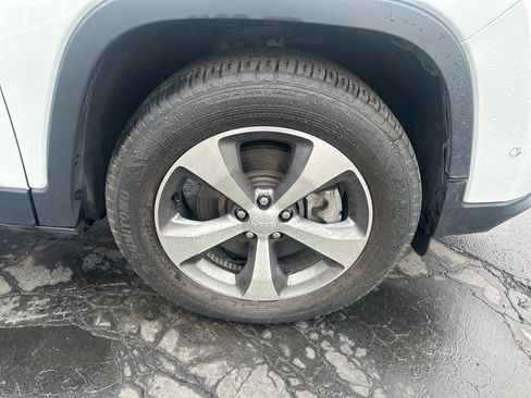 Used 2021 Jeep Cherokee Limited image 41