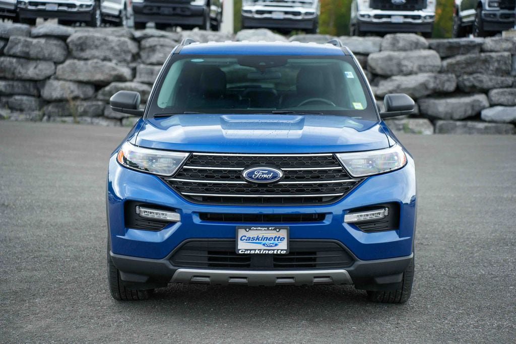 Used 2023 Ford Explorer XLT w/ Equipment Group 202A AWD/4WD image 2