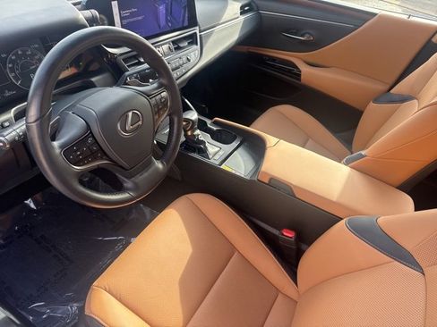 Certified 2025 Lexus ES 300h w/ Premium Package image 18