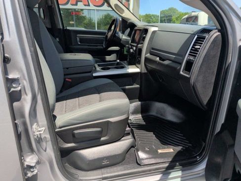 Used 2020 RAM 1500 Classic SLT w/ Luxury Group RWD image 6