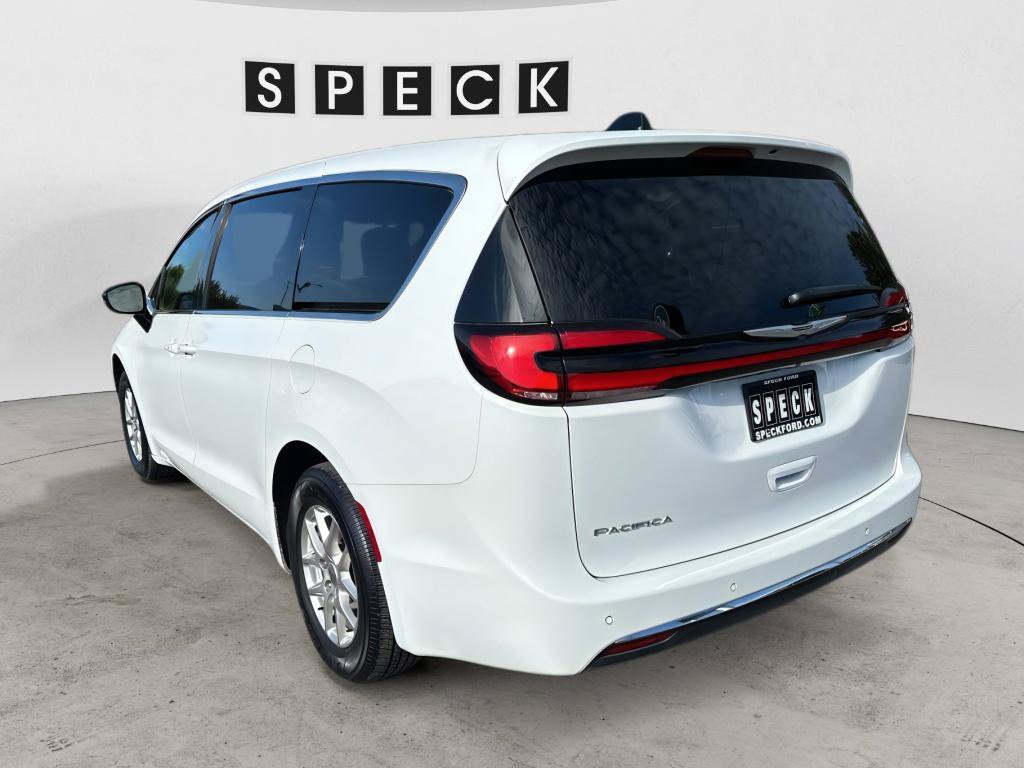 Used 2025 Chrysler Pacifica Select FWD image 3