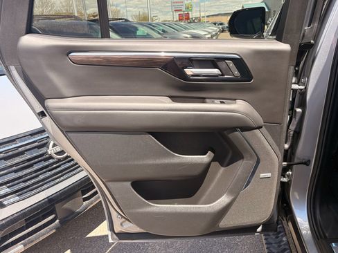 Used 2025 Chevrolet Tahoe Z71 w/ Z71 Off-Road Package AWD/4WD image 14