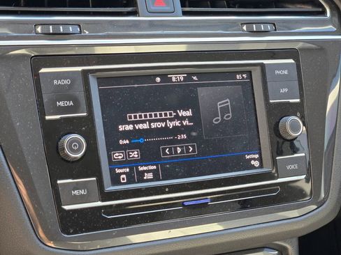 Used 2022 Volkswagen Tiguan S image 10