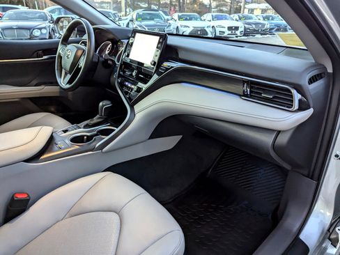 Used 2023 Toyota Camry XLE image 32