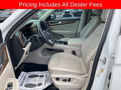 Used 2024 Volkswagen Atlas SE w/ Panoramic Sunroof Package FWD image 7