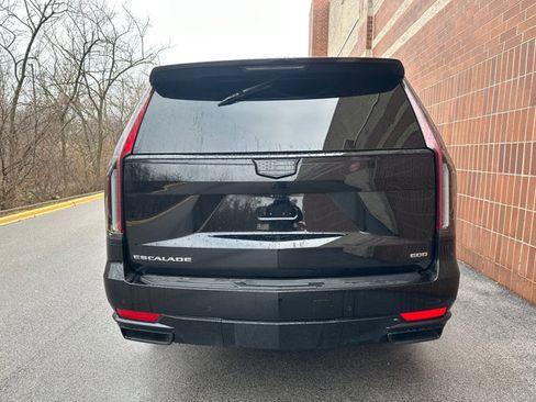 Used 2024 Cadillac Escalade ESV Sport w/ Touring Package image 7