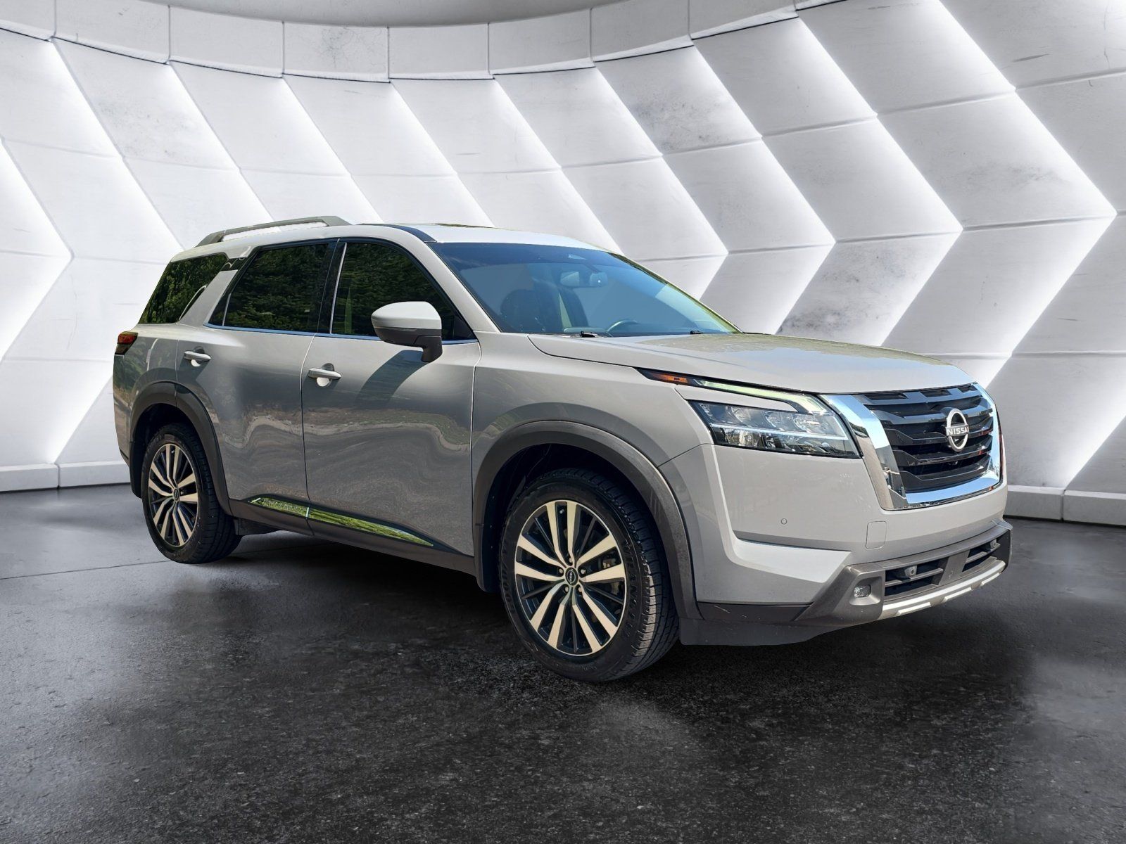 Used 2022 Nissan Pathfinder Platinum AWD/4WD image 7