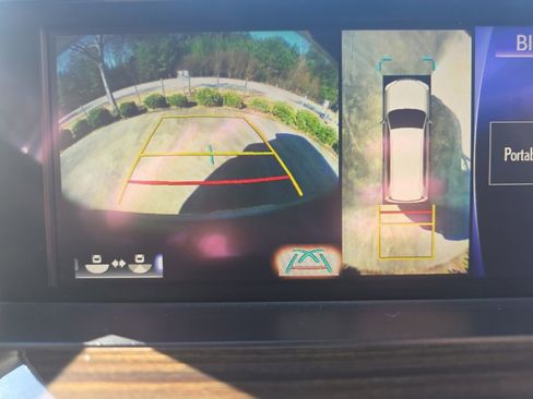 Used 2020 Lexus LX 570 4WD w/ 3rd Row & Luxury Pkg image 37