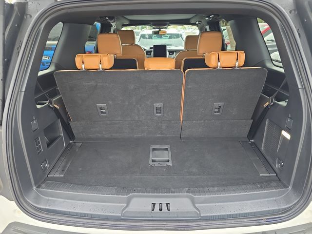 Used 2024 Ford Expedition Platinum AWD/4WD image 7