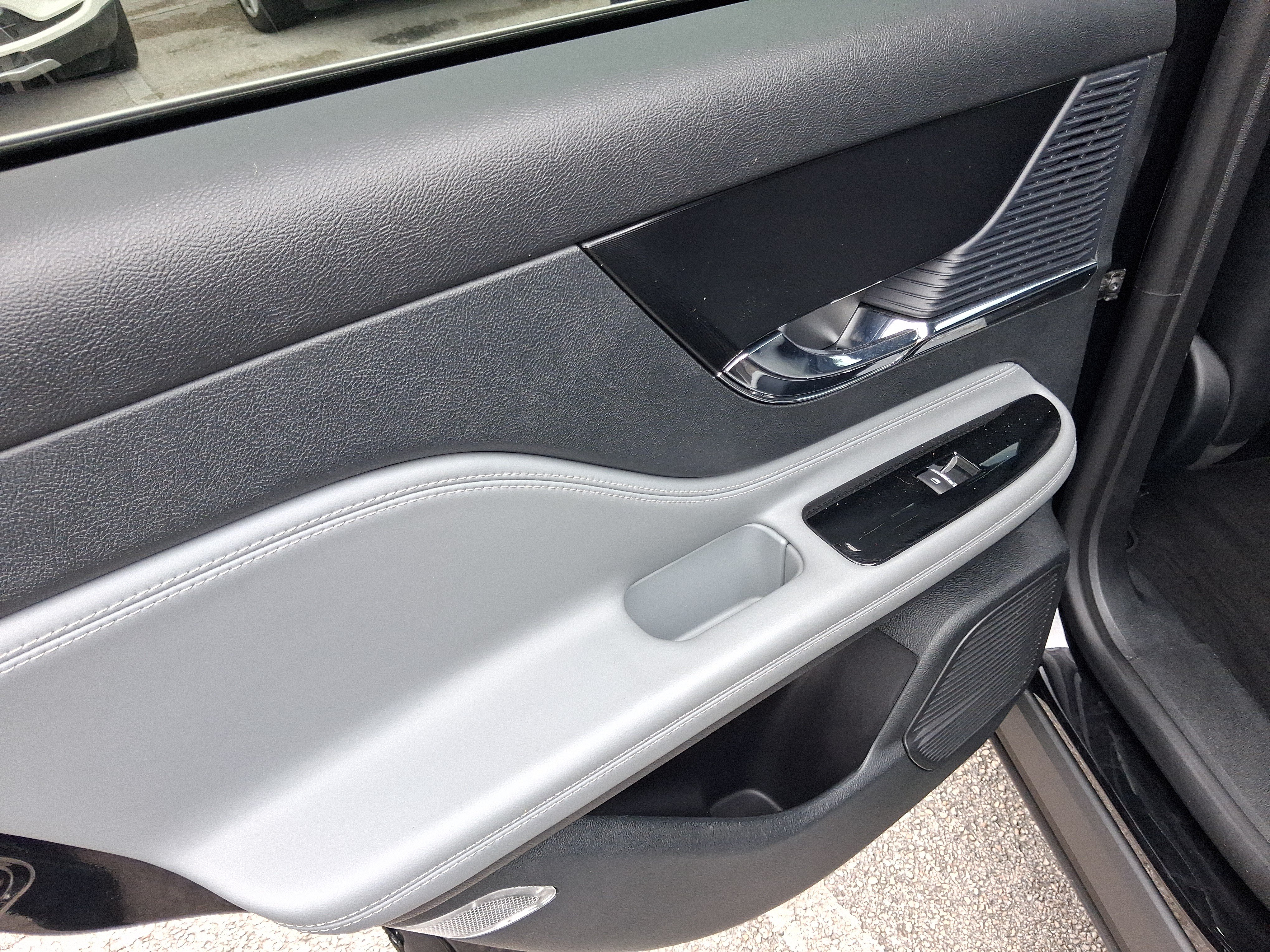 Used 2021 Lincoln Corsair FWD image 9