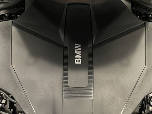 Used 2024 BMW i7 xDrive60 w/ Executive Package image 27