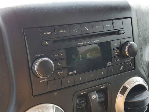 Used 2017 Jeep Wrangler Rubicon w/ Dual Top Group image 20