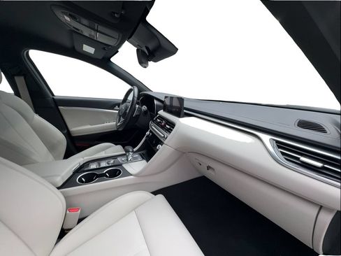 Used 2025 Genesis G70 2.5T AWD/4WD image 31
