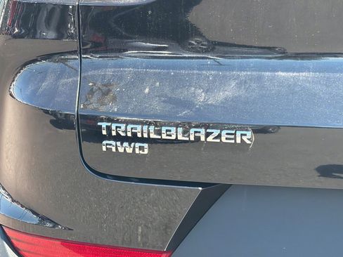 Used 2025 Chevrolet TrailBlazer LT AWD/4WD image 28