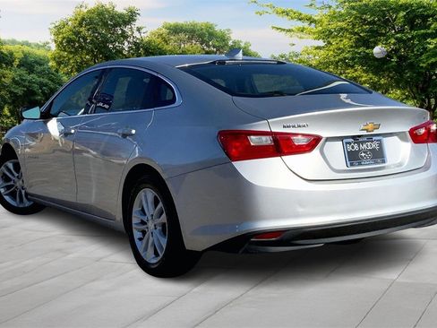 Used 2017 Chevrolet Malibu LT image 4