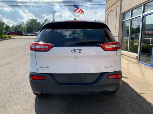 Used 2018 Jeep Cherokee Latitude Plus w/ Comfort/Convenience Group AWD/4WD image 6