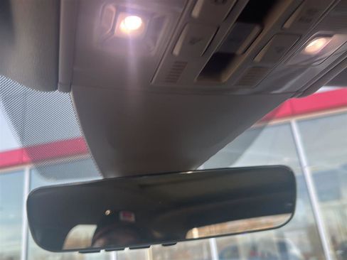 Used 2022 Volkswagen Atlas SEL Premium image 28