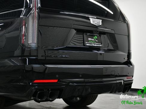 Used 2026 Cadillac Escalade ESV V w/ LPO, ONYX Package AWD/4WD image 11