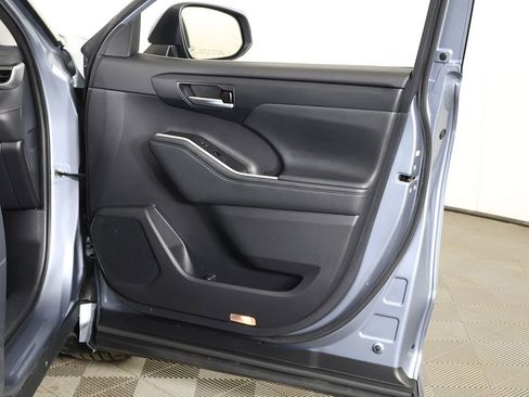 Used 2021 Toyota Highlander XLE image 26