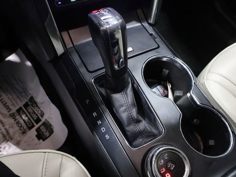 Used 2018 Ford Explorer Platinum image 35