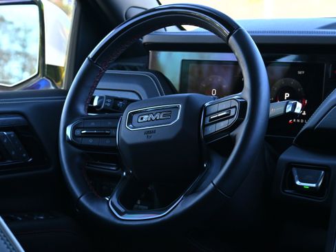 Used 2025 GMC Yukon AT4 Ultimate image 28