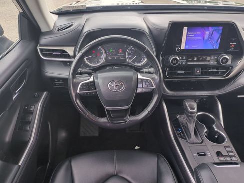Used 2023 Toyota Highlander XLE FWD image 20