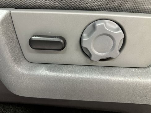 Used 2011 Ford F150 XLT w/ XLT Chrome Pkg image 24