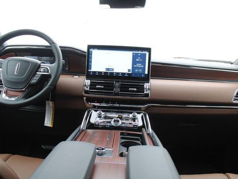 Used 2023 Lincoln Navigator Reserve image 15