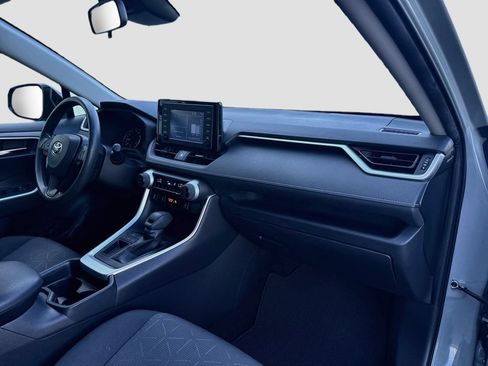 Used 2019 Toyota RAV4 XLE w/ Convenience Package FWD image 28