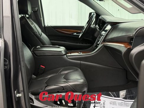 Used 2017 Cadillac Escalade Luxury AWD/4WD image 19