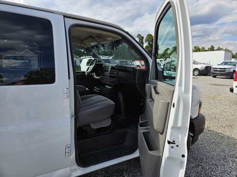 Used 2020 Chevrolet Express 3500 LS image 25
