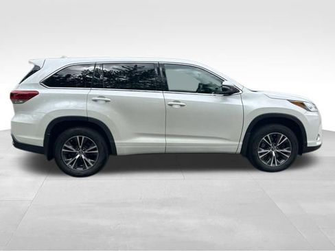 Used 2018 Toyota Highlander Plus AWD/4WD image 6