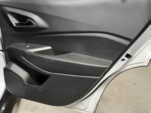 Used 2025 Chevrolet Trax LT image 11