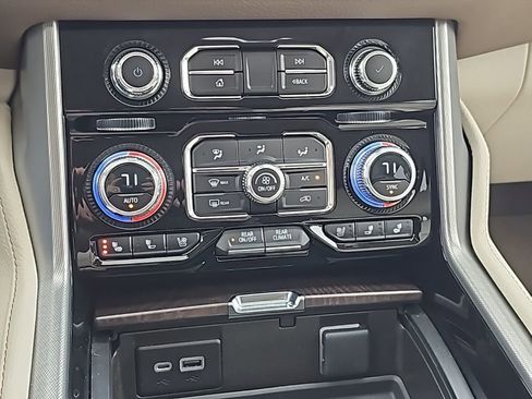 Used 2023 GMC Yukon Denali image 6