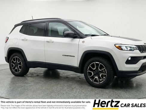 Used 2025 Jeep Compass Trailhawk AWD/4WD image 1