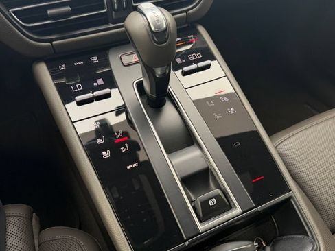 Used 2023 Porsche Macan AWD/4WD image 19