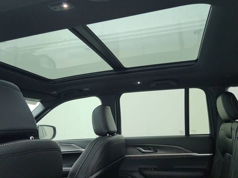 New 2025 Jeep Grand Cherokee Limited w/ Black Appearance Package image 31