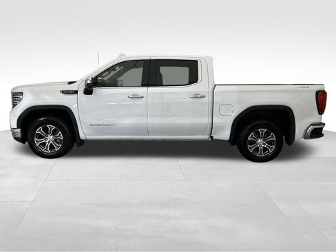 Used 2025 GMC Sierra 1500 SLT image 2