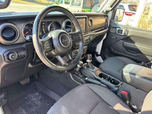 Used 2022 Jeep Wrangler Sport image 8