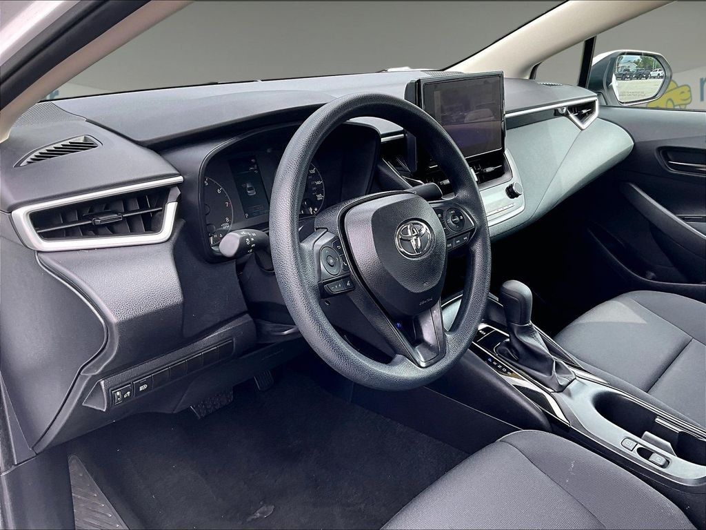 Used 2025 Toyota Corolla LE FWD image 8