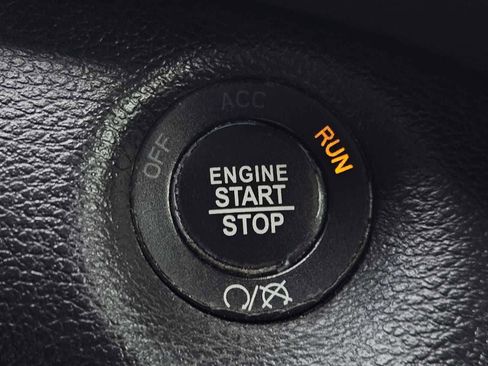 Used 2020 Jeep Cherokee Latitude Plus FWD image 20