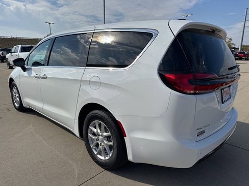 New 2026 Chrysler Pacifica Select image 25