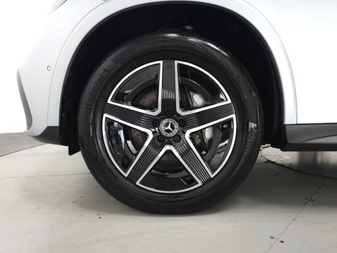 Used 2025 Mercedes-Benz GLC 350e 4MATIC w/ AMG Line image 31