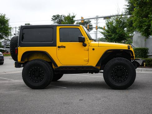 Used 2015 Jeep Wrangler Sahara AWD/4WD image 11