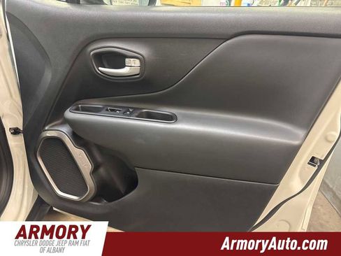 Used 2023 Jeep Renegade Latitude image 34